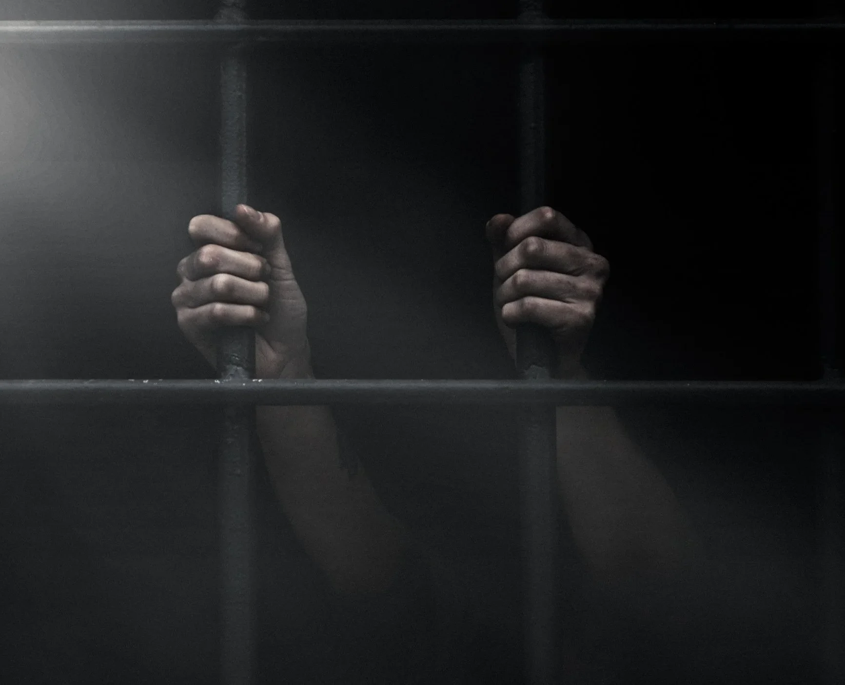 Hands_Prison_513765_3840x2160